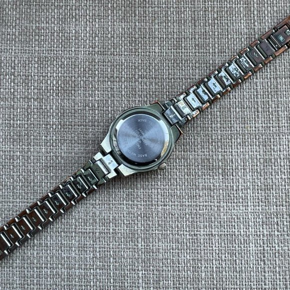 FMD Women Wrist Watch Analog Quartz Crystal Accent Bezel Silver Tone Watch - Picture 5 of 8